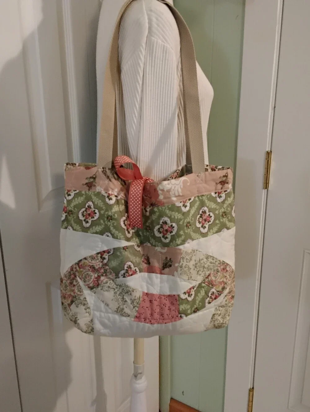 4048 Large Handcrafted Church Applique Quilt Floral Tote Bag with Coral Accent